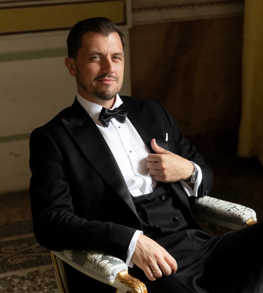 A wedding in Italy. Lake Como. A shot of the groom in his wedding suit sitting on a chair.